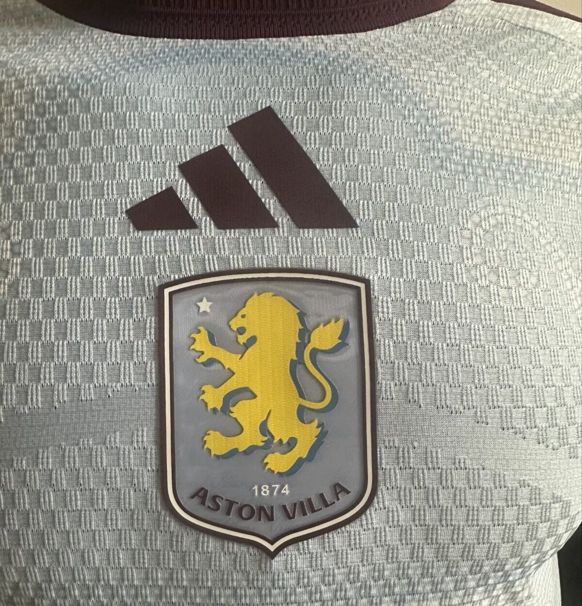 Aston Villa 2026-27 Tercera V. Jugador - Imagen 3